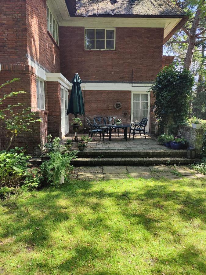 Vrijstaande Rietgedekte Villa Nabij Uitvalswegen Wassenaar Exteriör bild