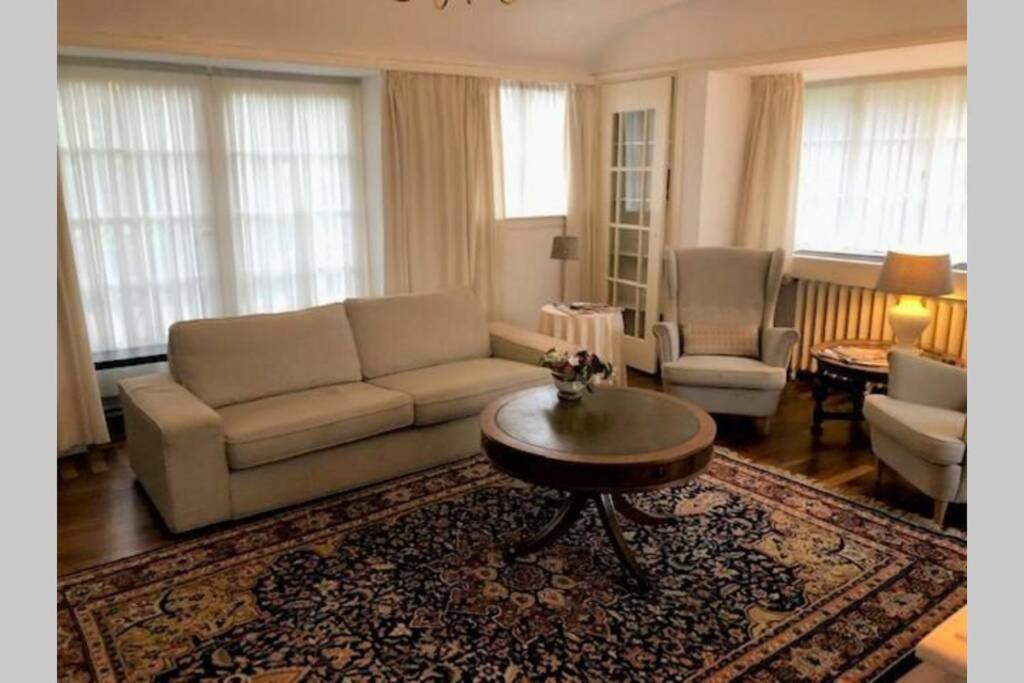 Vrijstaande Rietgedekte Villa Nabij Uitvalswegen Wassenaar Exteriör bild