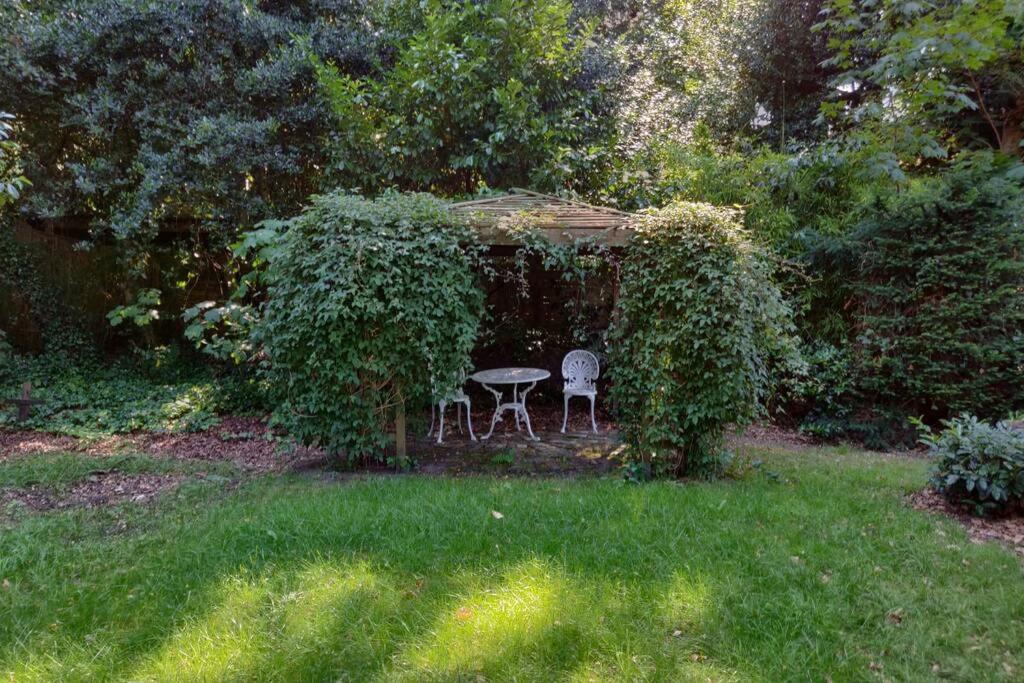 Vrijstaande Rietgedekte Villa Nabij Uitvalswegen Wassenaar Exteriör bild